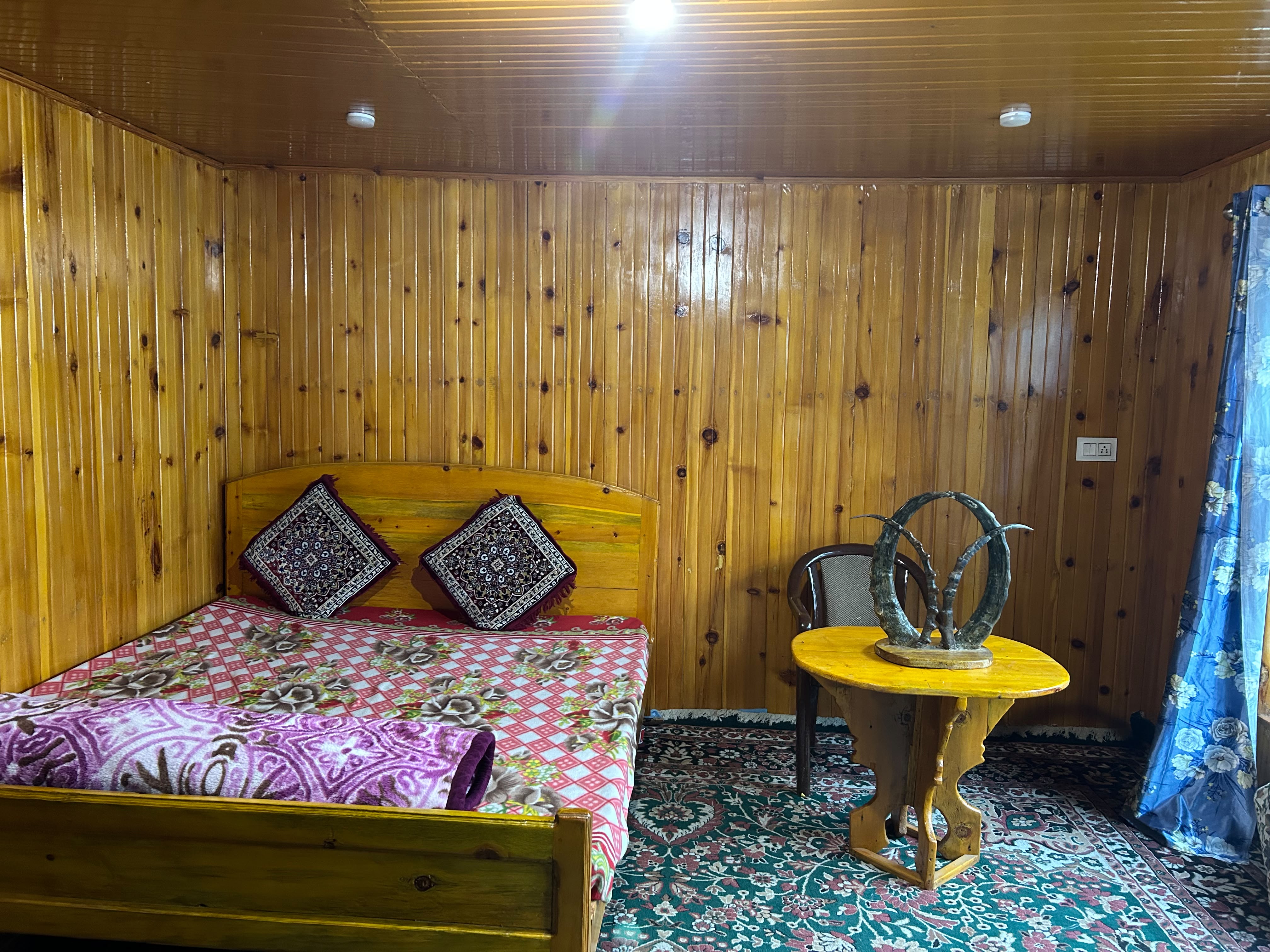 Cozy Room — Royal Palace